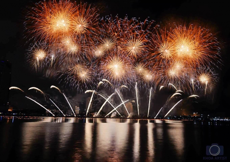 Dai-tiec-phao-hoa-ben-bo-song-Han-7