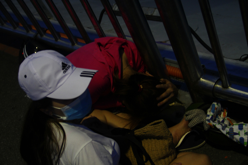 Bo-lai-vo-chua-cuoi-thanh-nien-nhay-cau-tu-tu