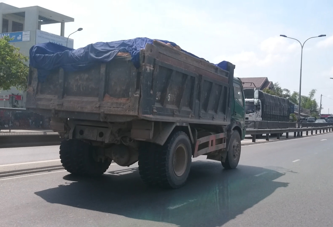 Xe-coi-thung-tran-duong-Quang-Nam9