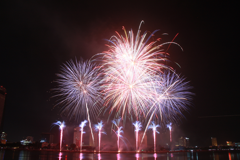 Con-tau-tinh-ban-cua-Phap-tren-song-Han-2