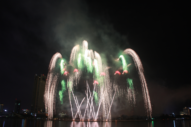 Qua-khu-hien-tai-trong-nennhac-tr&eacute;n-ng-han-8