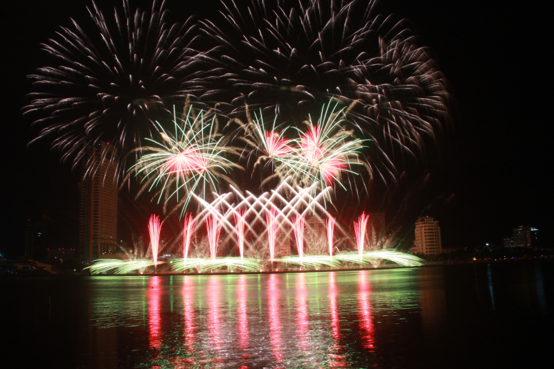 So-tai-phao-hoa-duoi-nen-nhac-rock-&acirc;