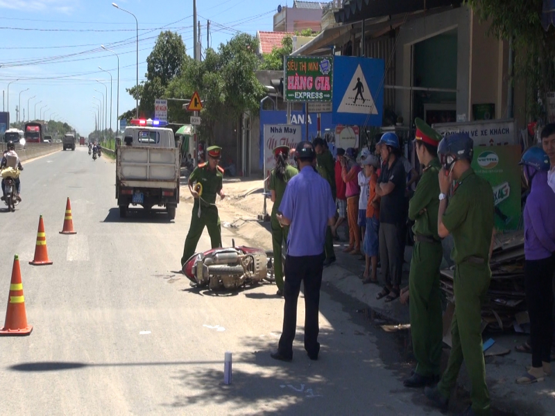 Hai-me-con-tu-vong-sau-va-cham-xe-tai