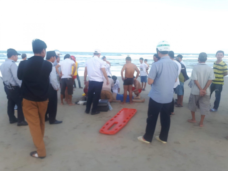 Them-du-khach-Trung-Quoc-tu-vong-khi-tam-bien-Da-N