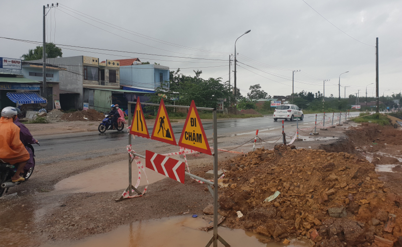 Lang-nhang-giai-quyet-diem-nong-mat-bang-Tuy-Loan-