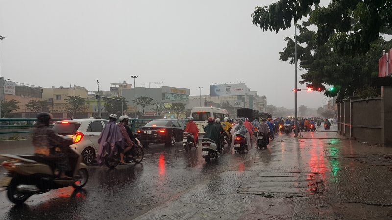 Co-may-bom-tien-ty-ham-chui-Da-Nang-van-ngap-7