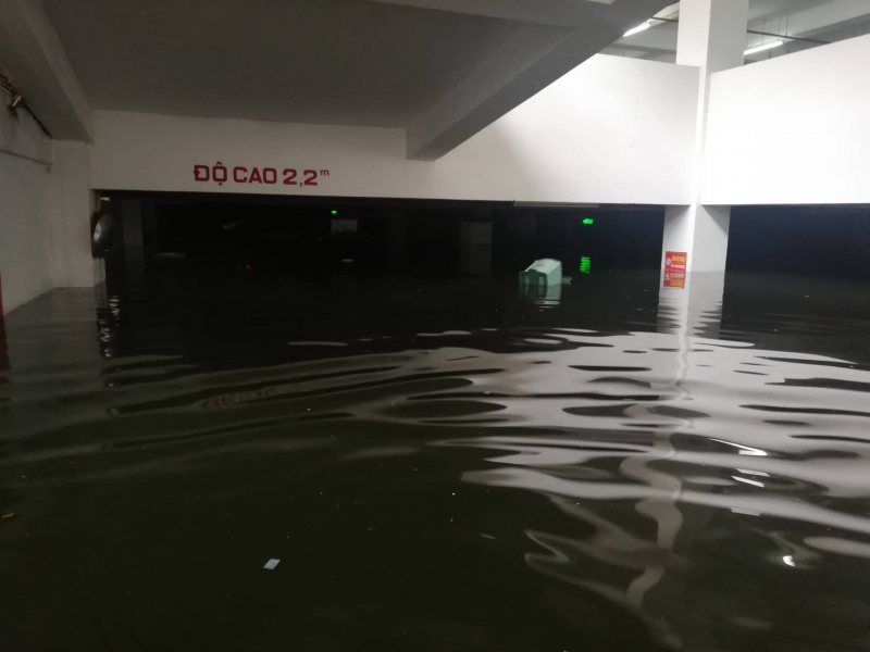 Xe-hop-chet-duoi-do-ngap-lut-lich-su-6