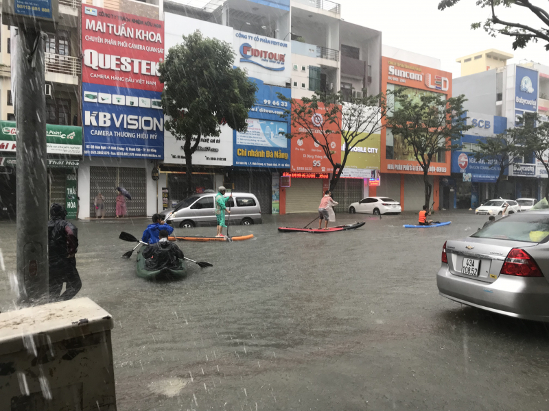 Dan-boi-thuy-danh-ca-giua-pho-Da-Nang-5