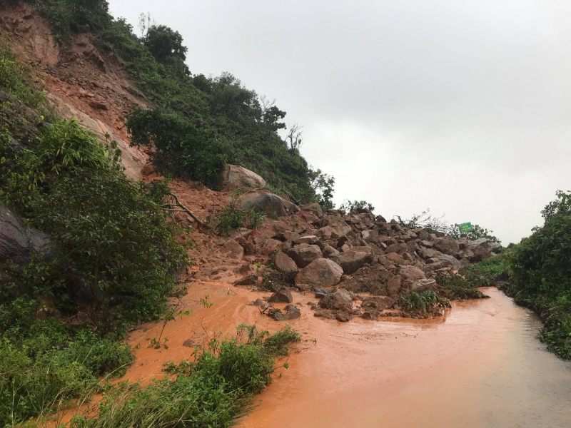 Sat-lo-nghiem-trong-duong-len-Son-Tra