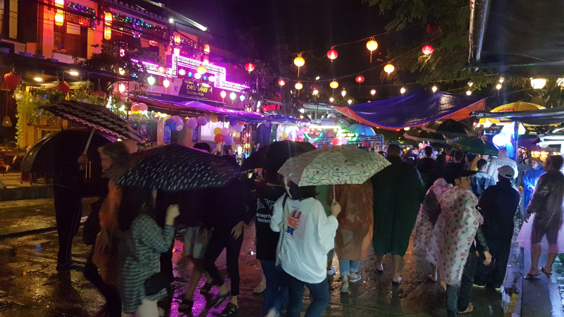 Doi-mua-don-giao-thua-o-Hoi-An2