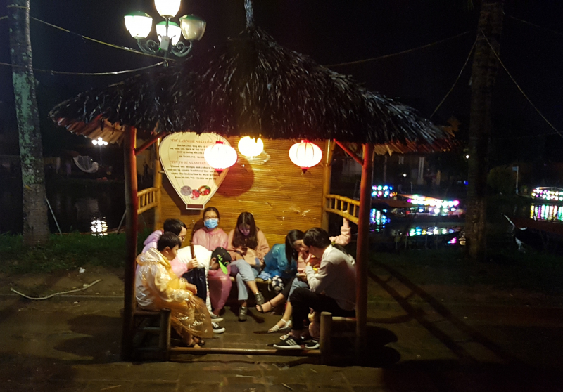 Doi-mua-don-giao-thua-o-Hoi-An1