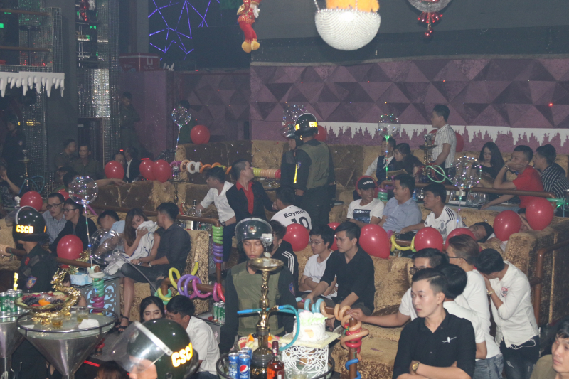 h6 Những Cậu ấm c&ocirc; chi&ecirc;u... 