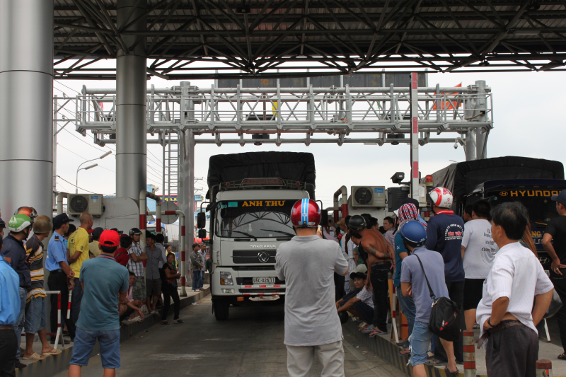 T&igrave;nh trạng &ugrave;n ứ giao th&ocirc;ng xảy ra v&agrave;o ng&agrave;y 5- 1 tạ