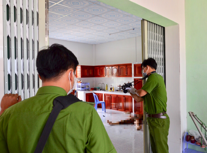 cong-an-kham-nghiem-hien-truong-vu-ba-ban-thit-heo