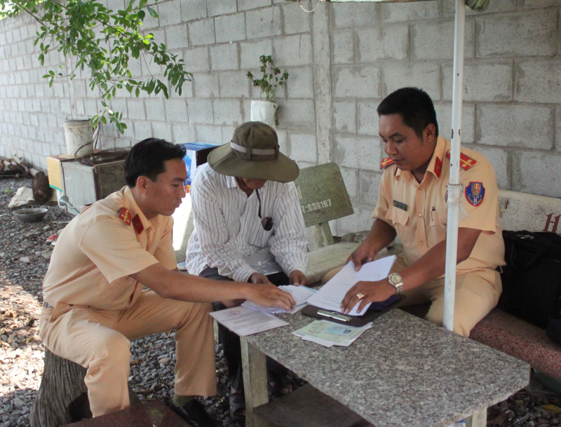 đ&igrave;nh chỉ bến ph&agrave;