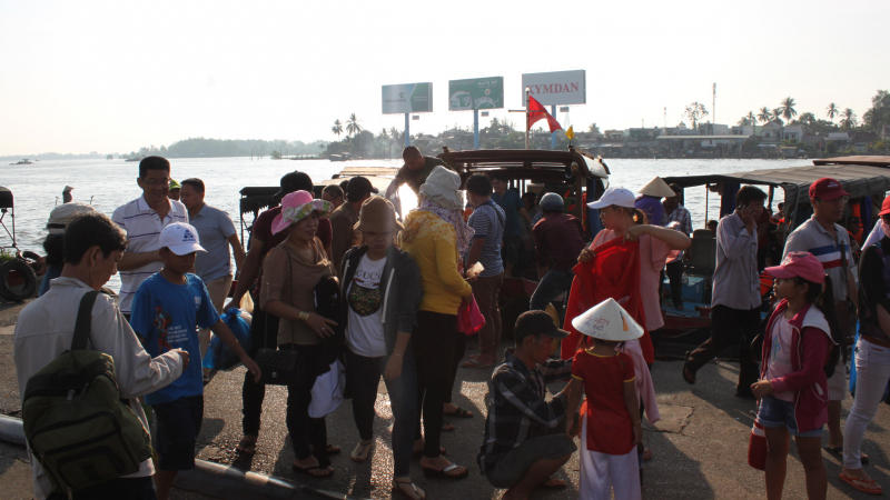 co kh&aacute;ch du lcih