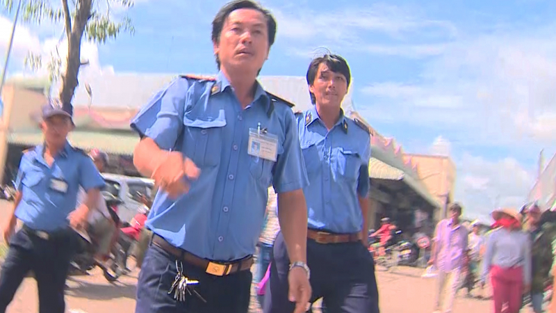 Nh&oacute;m bảo vệ c&oacute; h&agrave;nh vi cản trở PV VTV t&aacute;