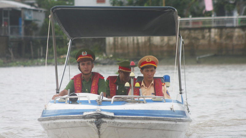 luc-luong-canh-sat-giao-thong-luon-tuc-truc