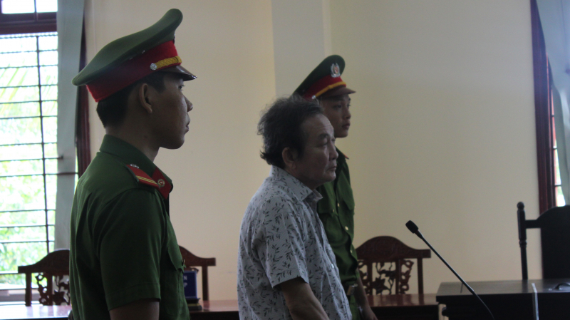 bị c&aacute;o l&uacute;c tuy&ecirc;n &aacute;n