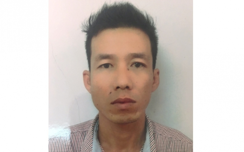 ga-thanh-nien-hai-doi-be-gai