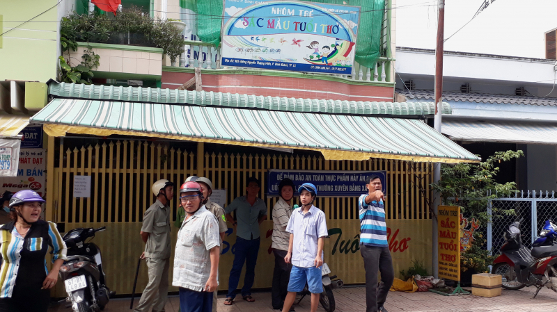 nh&agrave; trẻ sắc m&agrave;u