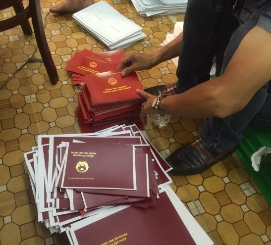 Bằng giả bị C&ocirc;ng an ph&aacute;t hiện