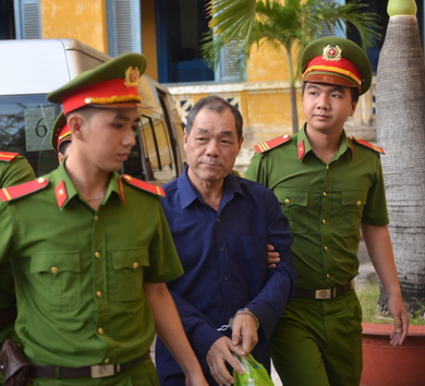 &ocirc;ng Trầm B&ecirc; được đưa đến phi&ecirc;n t&ograve;a s&aacute;ng nay