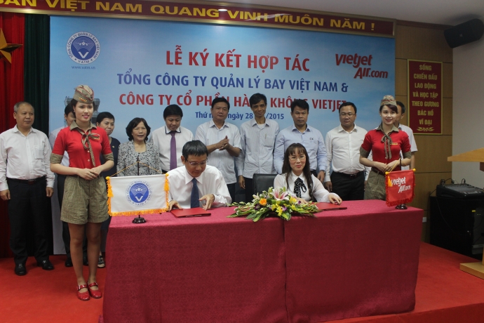 Bộ trưởng Đinh La Thăng c&aacute;c c&aacute;c đại biểu chứng kiế