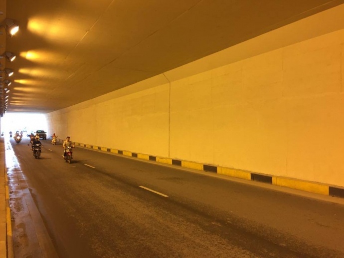 một số khe co gi&atilde;n giữa c&aacute;c đốt hầm đ&atilde; được nh&agrave; th