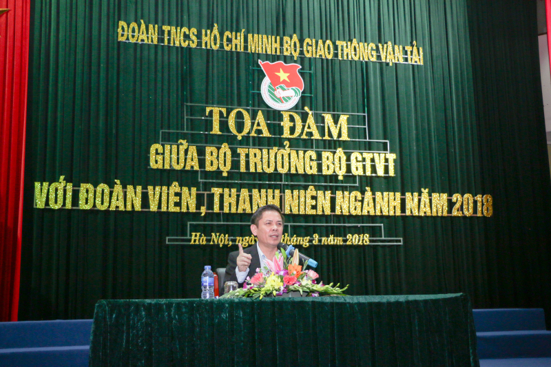 Bộ trưởng Nguyễn Văn Thể chủ tr&igrave; buổi tọa đ&agrave;m với 