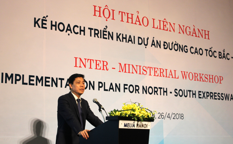 Thứ trưởng Đ&ocirc;ng ph&aacute;t biểu tại hội thảo