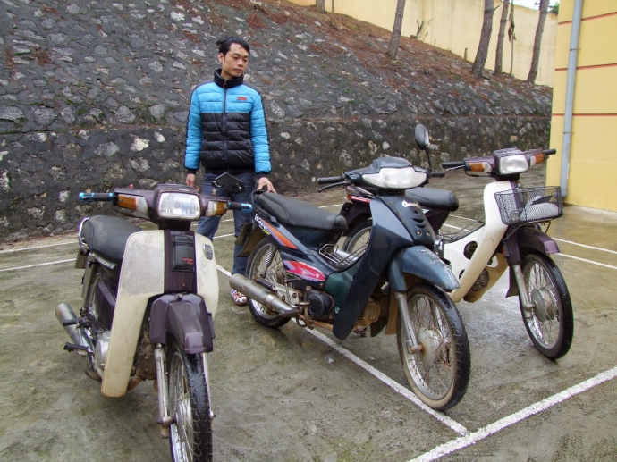 đối tượng trộm cắp Ho&agrave;ng Văn Khang c&ugrave;ng tang vật