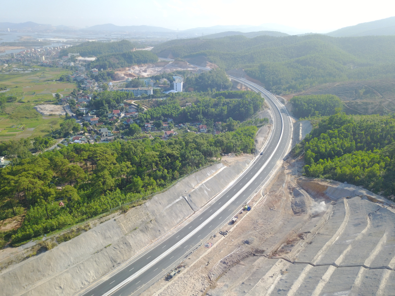 Anh Ha Long - Van Don