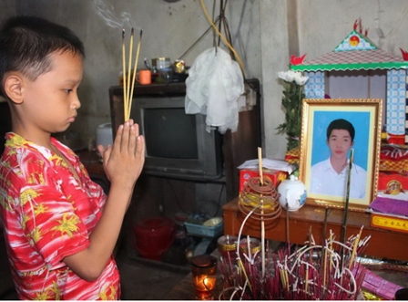 Học sinh qu&ecirc;n m&igrave;nh cứu bạn được truy tặng Hu&acirc;n chư