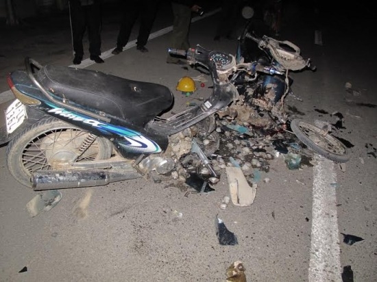 Nghệ An Xe m&aacute;y đ&acirc;m nhau kinh ho&agrave;ng, 3 người nhập v