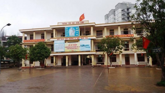 Buộc th&ocirc;i việc thầy gi&aacute;o bị tố d&acirc;m &ocirc; c&aacute;c học sinh 