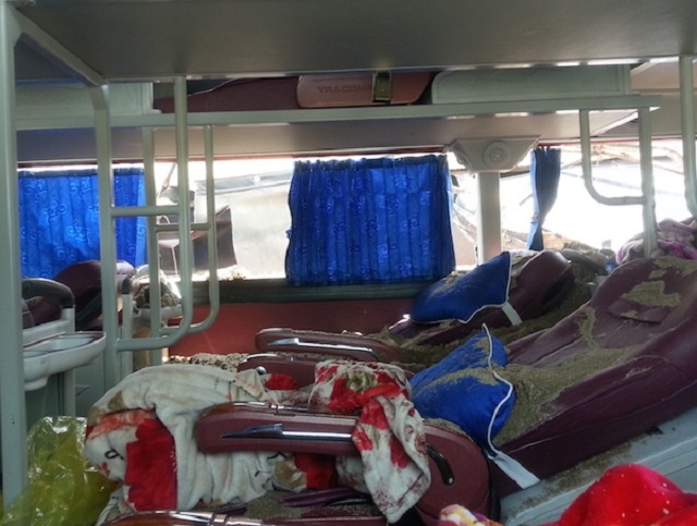 nghe-an-xe-tai-va-xe-khach-dam-nhau-kinh-hoang-o-q