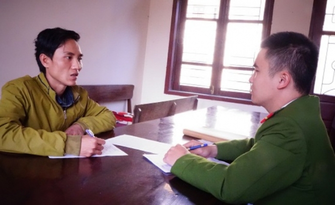 &ldquo;Cứu&rdquo; em trai, anh đ&acirc;m 2 thanh ni&ecirc;n nhập viện (Ảnh