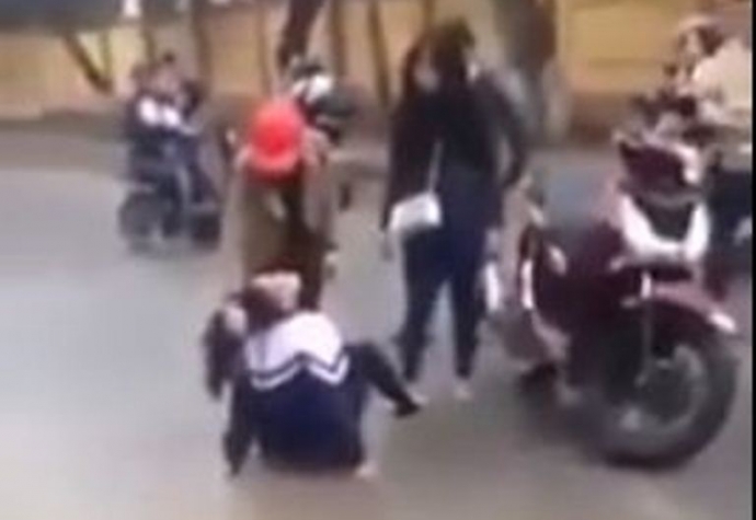 H&agrave; Tĩnh Phạt h&agrave;nh ch&iacute;nh 2 thiếu nữ đ&aacute;nh học sinh c