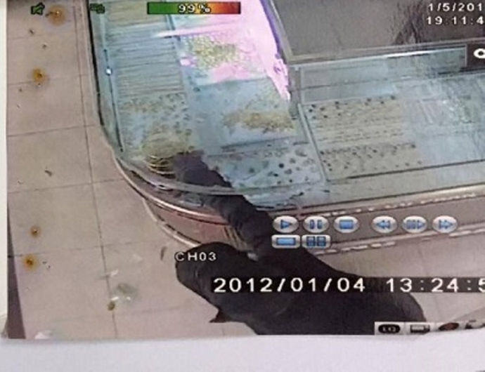 Bắt giữ đối tượng cướp tiệm v&agrave;ng chấn động 5 năm t