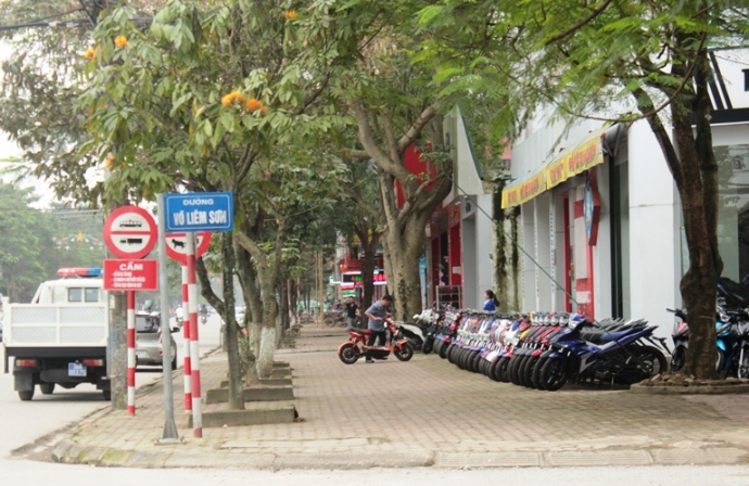 Người d&acirc;n tự th&aacute;o vật cản, trả lại vỉa h&egrave; 2