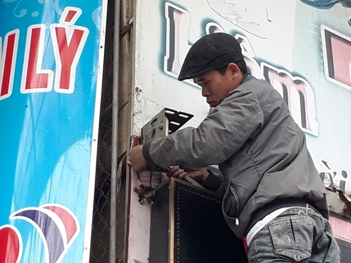 Người d&acirc;n tự th&aacute;o vật cản, trả lại vỉa h&egrave; 3