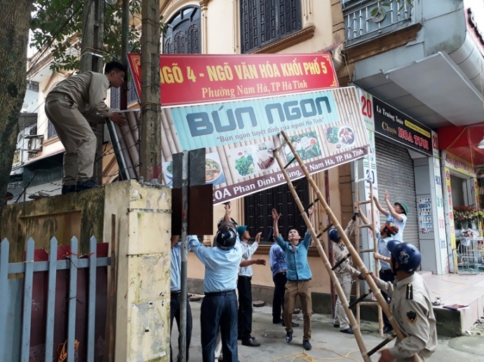 Người d&acirc;n tự th&aacute;o vật cản, trả lại vỉa h&egrave;  4