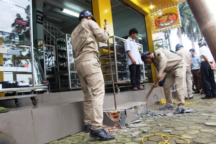 Người d&acirc;n tự th&aacute;o vật cản, trả lại vỉa h&egrave;  6