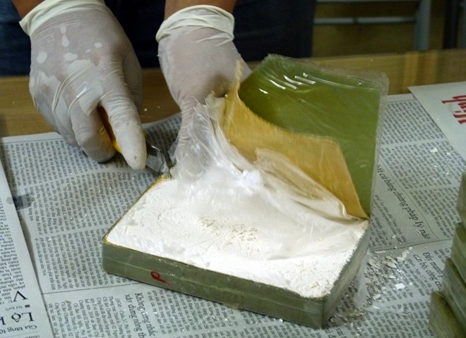 hai-anh-em-cam-dau-duong-day-buon-799-banh-heroin