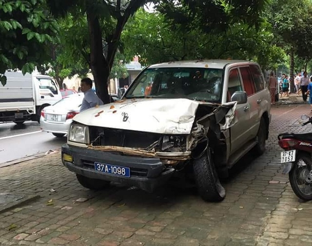 z670066279517_907fdb62ccd224ff2729437654e09ff2 - C