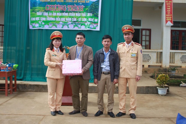 26733063_919046341586535_1454941688_o