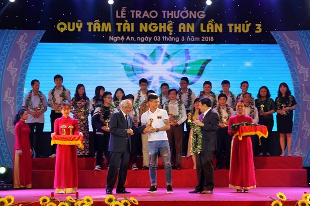 28468005_1676159739116834_6206079448693381815_n