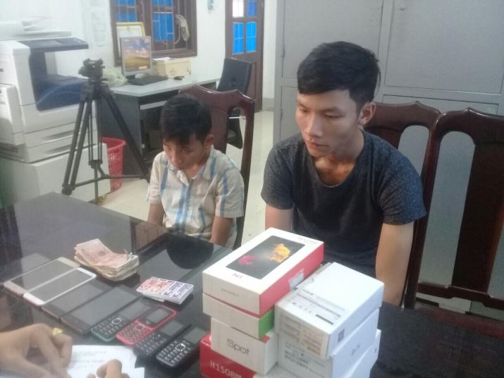 trộm chui qua lỗ th&ocirc;ng gi&oacute;