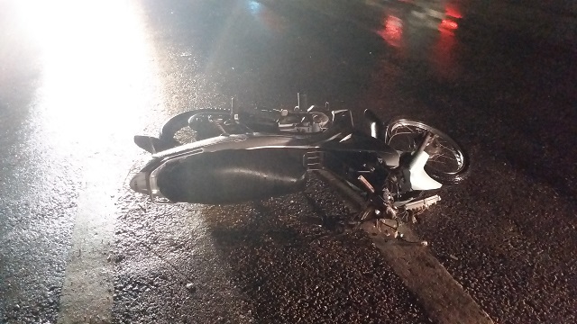 đ&acirc;m v&agrave;o xe biển l&agrave;o